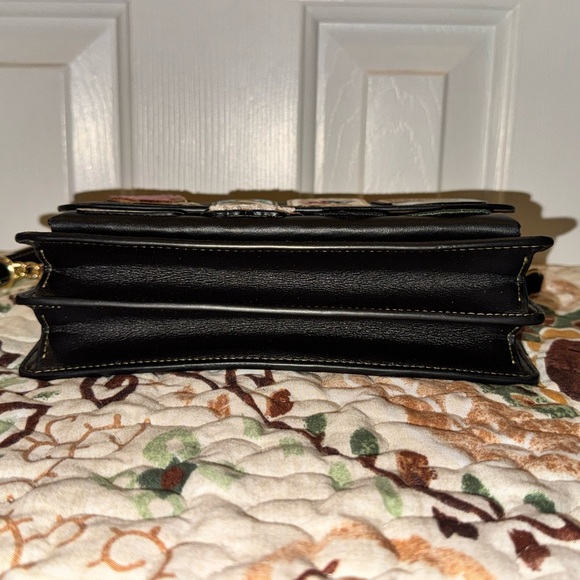 Coach Klare Crossbody Bag In Signature Canvas With Ski Patches - Picture 7 of 12